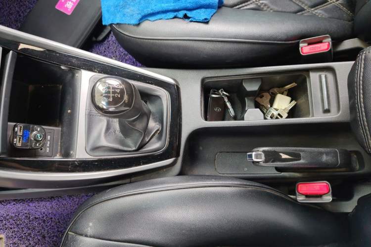Used Hyundai Elantra (5th Generation / Langdong) 2015 1.6L Manual Leading Model Gear Lever