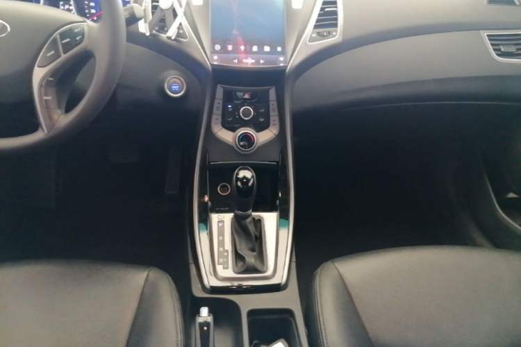 Used Hyundai Elantra (5th Generation / Langdong) 2015 1.6L Automatic Leading Model Gear Lever