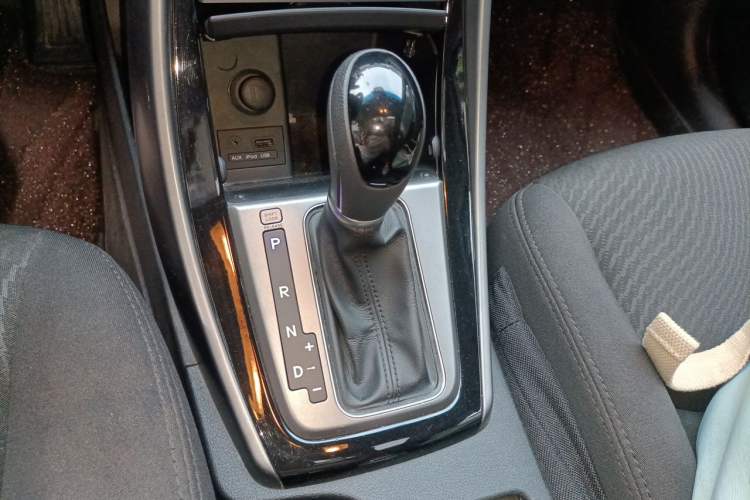Used Hyundai Elantra (5th Generation / Langdong) 2015 1.6L Automatic Leading Model Gear Lever