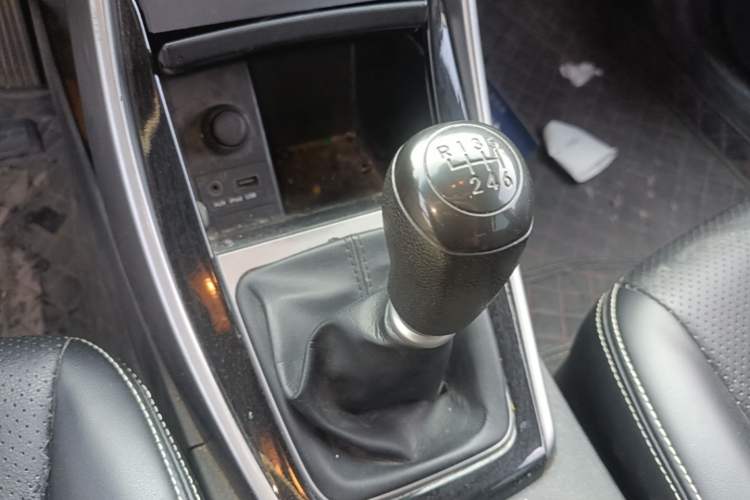 Used Hyundai Elantra (5th Generation / Langdong) 2015 1.6L Manual Leading Model Gear Lever