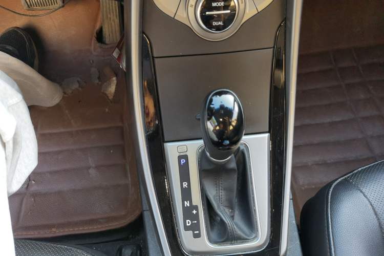 Used Hyundai Elantra (5th Generation / Langdong) 2015 1.6L Automatic Luxury Model Gear Lever
