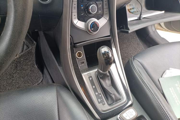 Used Hyundai Elantra (5th Generation / Langdong) 2015 1.6L Automatic Leading Model Gear Lever