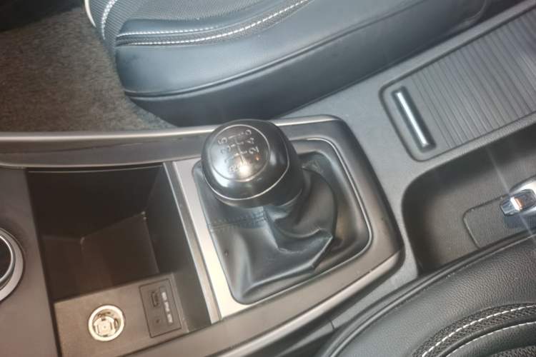 Used Hyundai Elantra (5th Generation / Langdong) 2015 1.6L Manual Fashion Edition Gear Lever