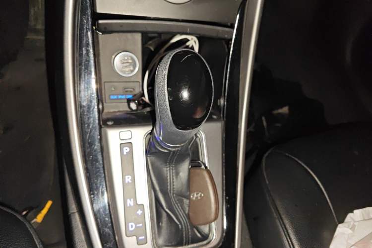 Used Hyundai Elantra (5th Generation / Langdong) 2015 1.6L Automatic Leading Model Gear Lever