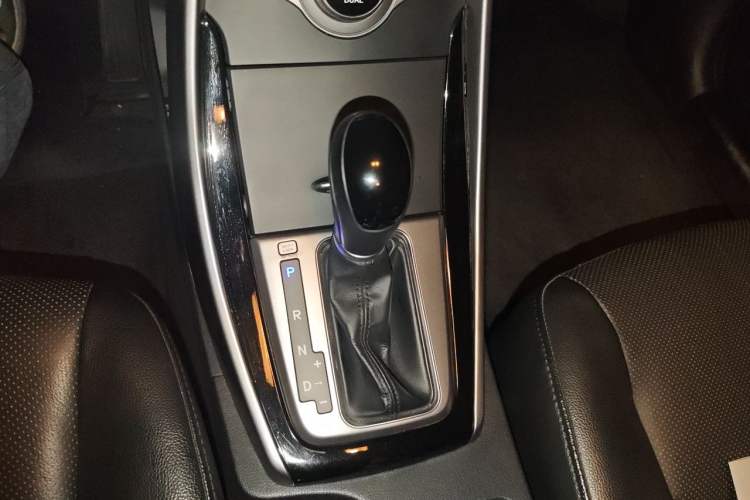 Used Hyundai Elantra (5th Generation / Langdong) 2015 1.6L Automatic Luxury Model Gear Lever