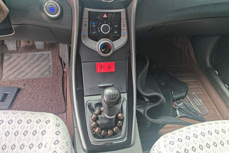 Used Hyundai Elantra (5th Generation / Langdong) 2015 1.6L Manual Leading Model Gear Lever