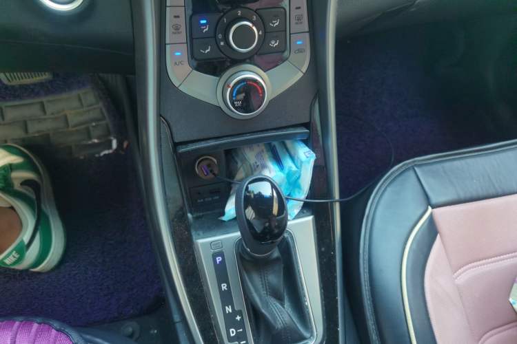 Used Hyundai Elantra (5th Generation / Langdong) 2015 1.6L Automatic Leading Model Gear Lever