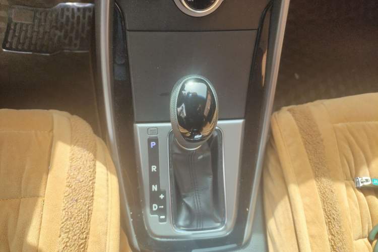 Used Hyundai Elantra (5th Generation / Langdong) 2015 1.6L Automatic Leading Model Gear Lever