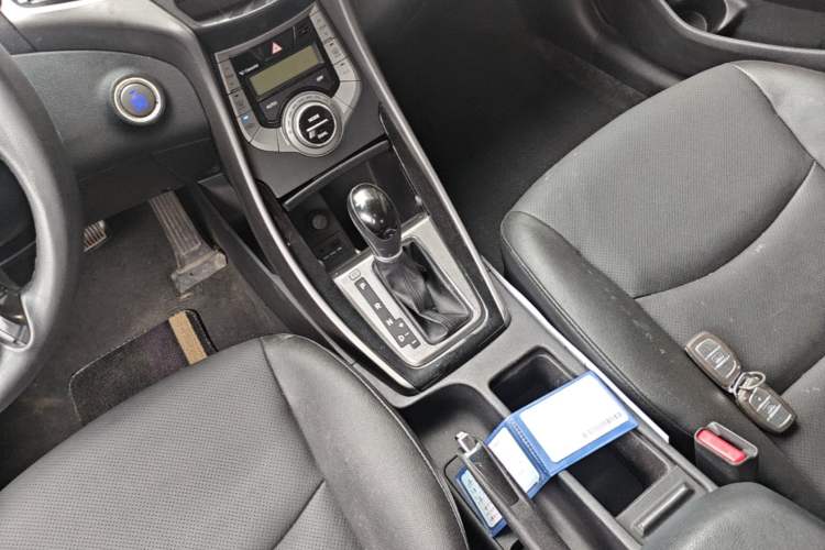 Used Hyundai Elantra (5th Generation / Langdong) 2015 1.6L Automatic Luxury Model Gear Lever