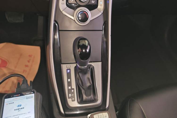 Used Hyundai Elantra (5th Generation / Langdong) 2015 1.6L Automatic Leading Model Gear Lever