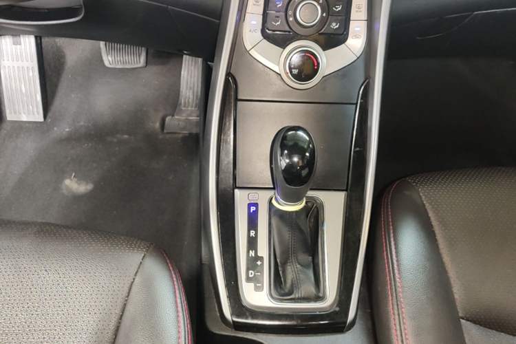 Used Hyundai Elantra (5th Generation / Langdong) 2015 1.6L Automatic Leading Model Gear Lever