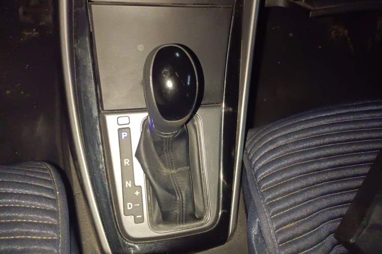 Used Hyundai Elantra (5th Generation / Langdong) 2015 1.6L Automatic Leading Model Gear Lever