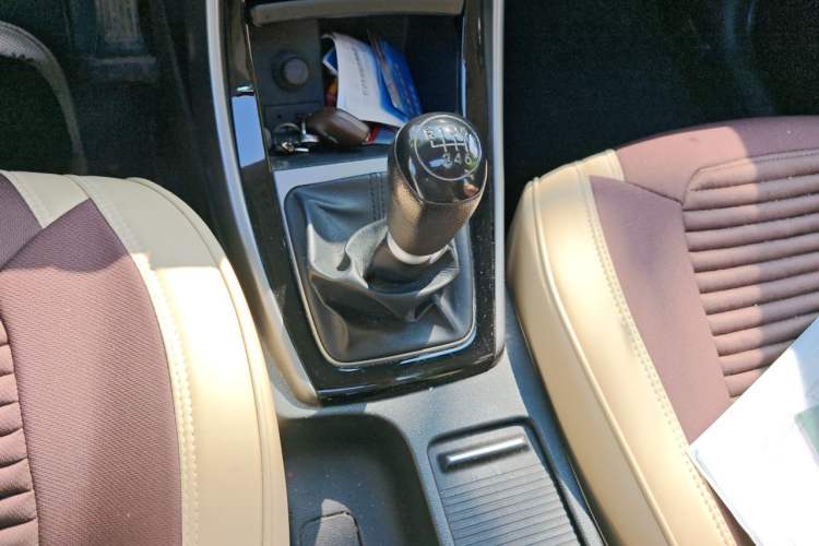 Used Hyundai Elantra (5th Generation / Langdong) 2015 1.6L Manual Leading Model Gear Lever