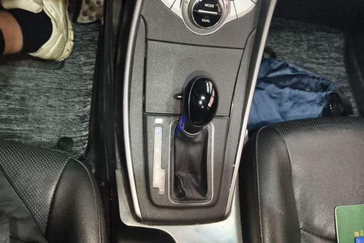 Used Hyundai Elantra (5th Generation / Langdong) 2015 1.6L Automatic Luxury Model Gear Lever