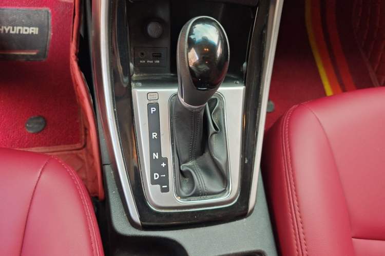 Used Hyundai Elantra (5th Generation / Langdong) 2015 1.6L Automatic Leading Model Gear Lever