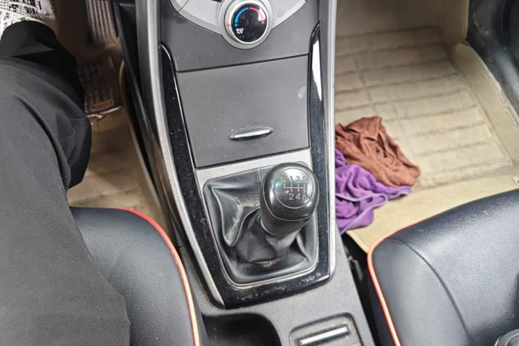 Used Hyundai Elantra (5th Generation / Langdong) 2015 1.6L Manual Leading Model Gear Lever