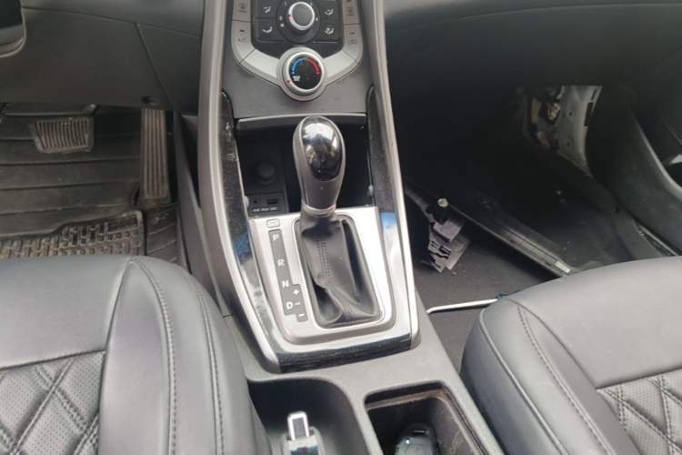 Used Hyundai Elantra (5th Generation / Langdong) 2015 1.6L Automatic Leading Model Gear Lever