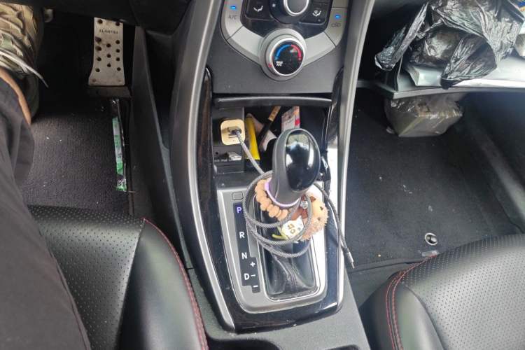 Used Hyundai Elantra (5th Generation / Langdong) 2015 1.6L Automatic Leading Model Gear Lever