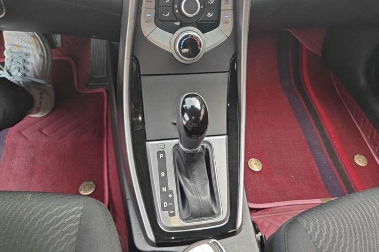 Used Hyundai Elantra (5th Generation / Langdong) 2015 1.6L Automatic Leading Model Gear Lever