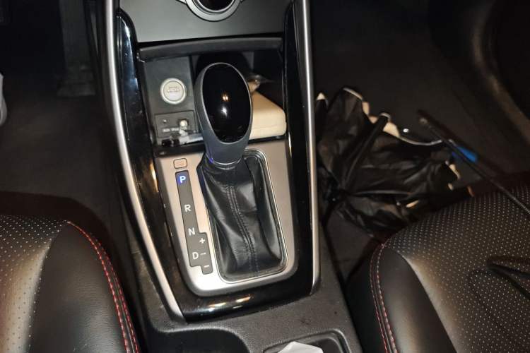 Used Hyundai Elantra (5th Generation / Langdong) 2015 1.6L Automatic Leading Model Gear Lever