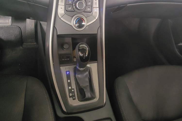 Used Hyundai Elantra (5th Generation / Langdong) 2015 1.6L Automatic Leading Model Gear Lever