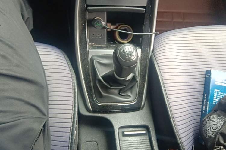 Used Hyundai Elantra (5th Generation / Langdong) 2015 1.6L Manual Leading Model Gear Lever
