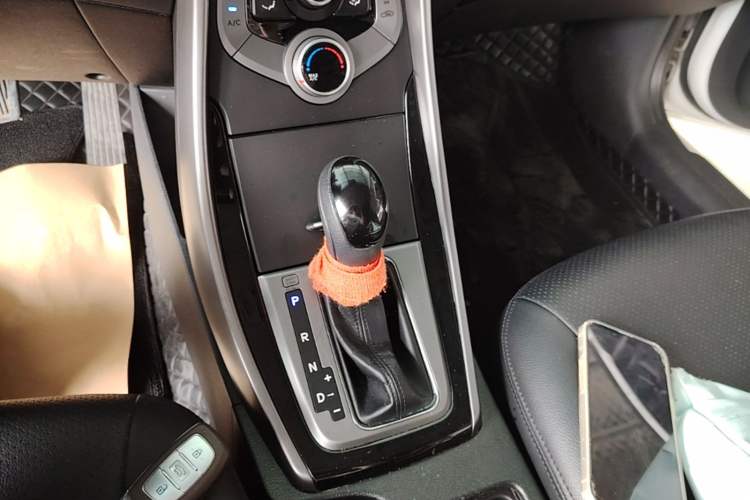 Used Hyundai Elantra (5th Generation / Langdong) 2015 1.6L Automatic Leading Model Gear Lever