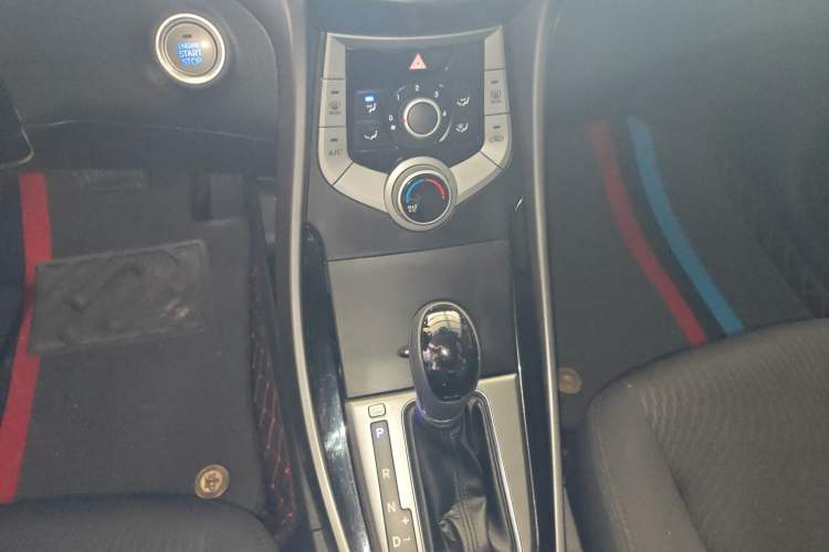 Used Hyundai Elantra (5th Generation / Langdong) 2015 1.6L Automatic Leading Model Gear Lever