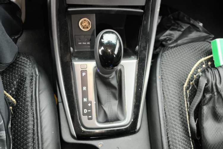 Used Hyundai Elantra (5th Generation / Langdong) 2015 1.6L Automatic Leading Model Gear Lever