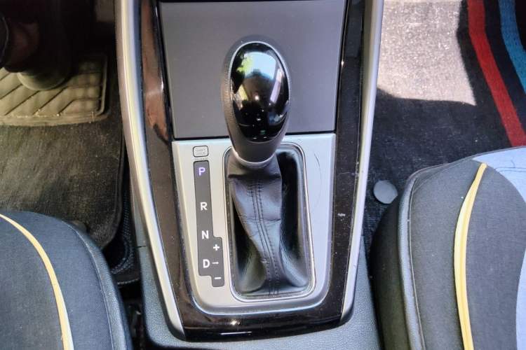 Used Hyundai Elantra (5th Generation / Langdong) 2015 1.6L Automatic Leading Model Gear Lever