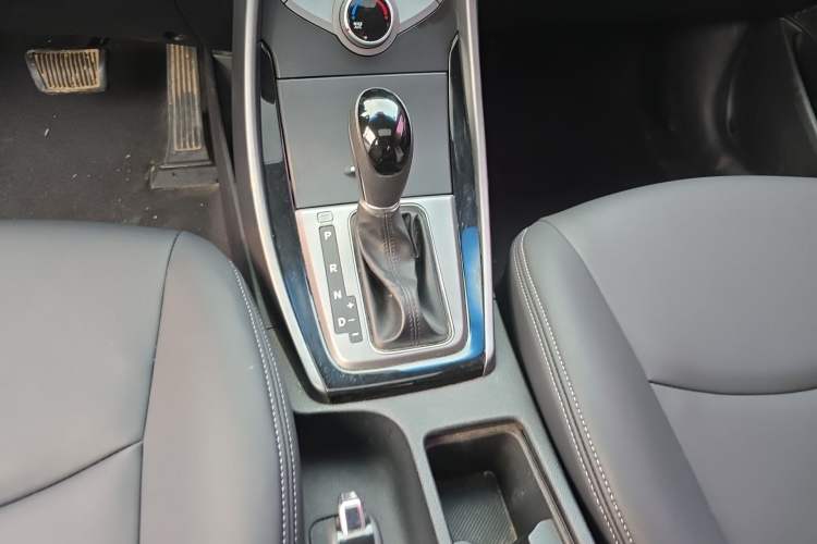 Used Hyundai Elantra (5th Generation / Langdong) 2015 1.6L Automatic Leading Model Gear Lever