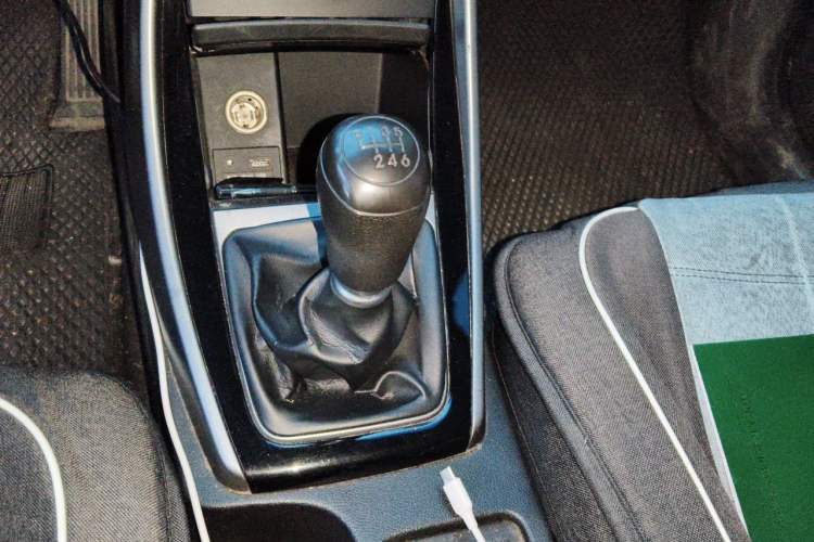 Used Hyundai Elantra (5th Generation / Langdong) 2015 1.6L Manual Leading Model Gear Lever