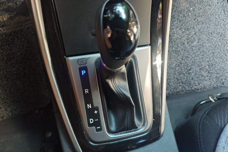 Used Hyundai Elantra (5th Generation / Langdong) 2015 1.6L Automatic Leading Model Gear Lever
