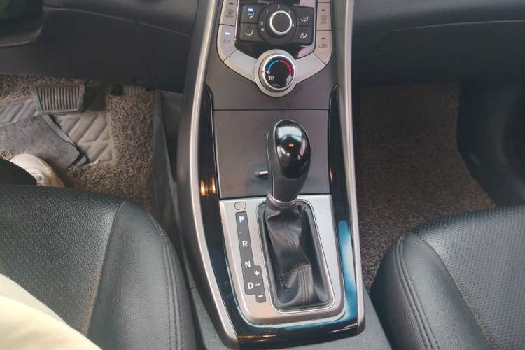 Used Hyundai Elantra (5th Generation / Langdong) 2015 1.6L Automatic Leading Model Gear Lever