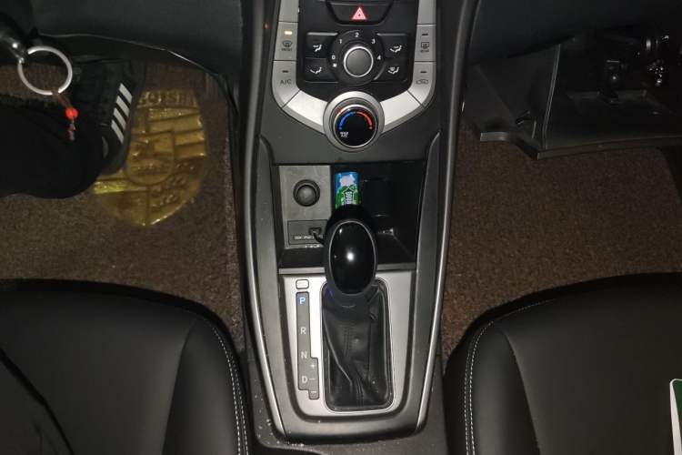 Used Hyundai Elantra (5th Generation / Langdong) 2015 1.6L Automatic Fashion Model Gear Lever