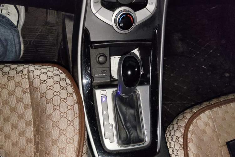 Used Hyundai Elantra (5th Generation / Langdong) 2015 1.6L Automatic Leading Model Gear Lever