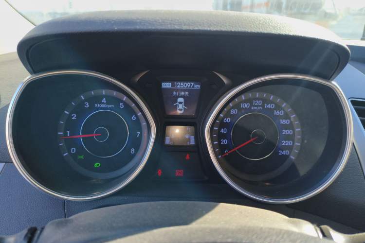 Used Hyundai Elantra (5th Generation / Langdong) 2015 1.6L Manual Leading Model Instrument Cluster
