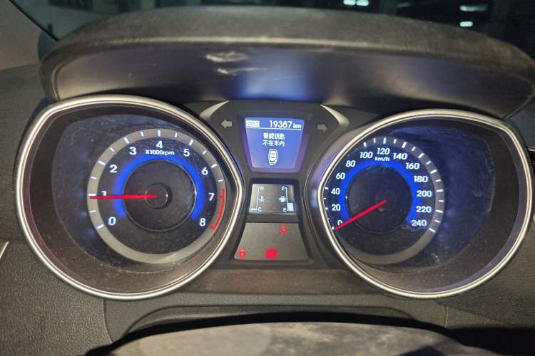 Used Hyundai Elantra (5th Generation / Langdong) 2015 1.6L Manual Leading Model Instrument Cluster