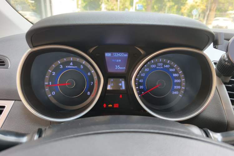 Used Hyundai Elantra (5th Generation / Langdong) 2015 1.6L Manual Leading Model Instrument Cluster