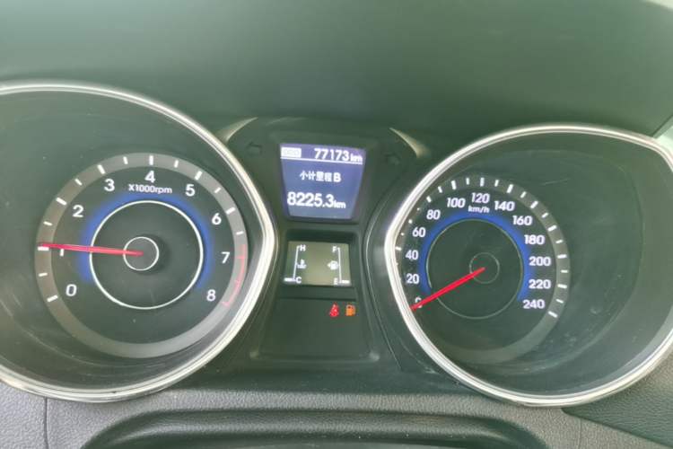 Used Hyundai Elantra (5th Generation / Langdong) 2015 1.6L Manual Leading Model Instrument Cluster