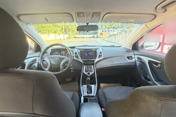 Used Hyundai Elantra (5th Generation / Langdong) 2015 1.6L Automatic Fashion Model Interior 1