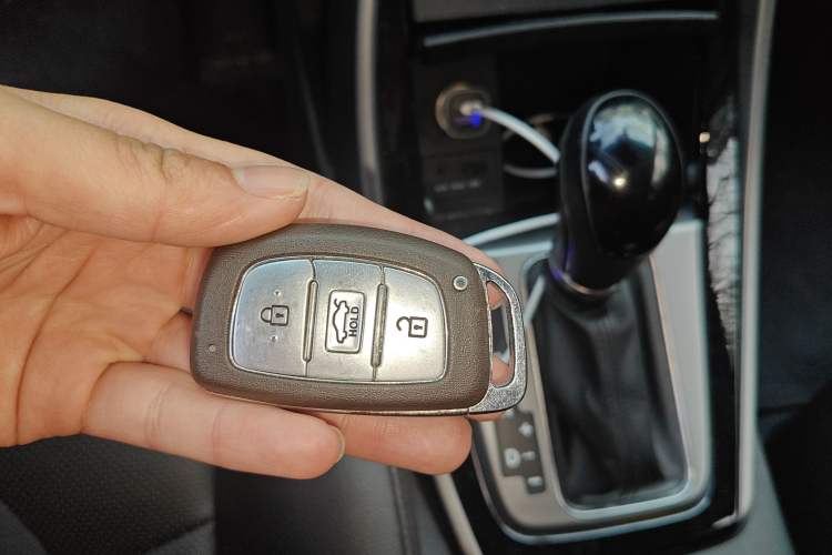 Used Hyundai Elantra (5th Generation / Langdong) 2015 1.6L Automatic Luxury Model Interior 1