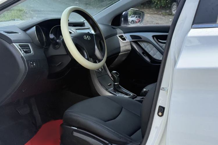 Used Hyundai Elantra (5th Generation / Langdong) 2015 1.6L Automatic Leading Model Interior 1