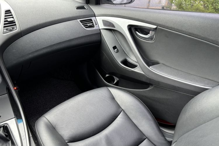 Used Hyundai Elantra (5th Generation / Langdong) 2015 1.6L Automatic Luxury Model Interior 10