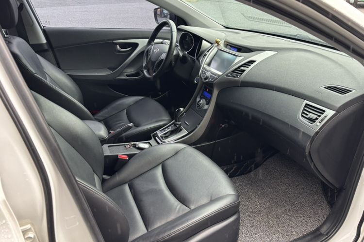 Used Hyundai Elantra (5th Generation / Langdong) 2015 1.6L Automatic Luxury Model Interior 11