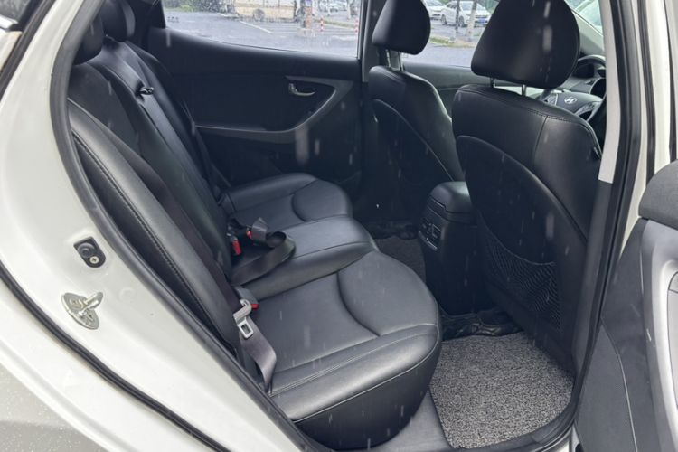 Used Hyundai Elantra (5th Generation / Langdong) 2015 1.6L Automatic Luxury Model Interior 12