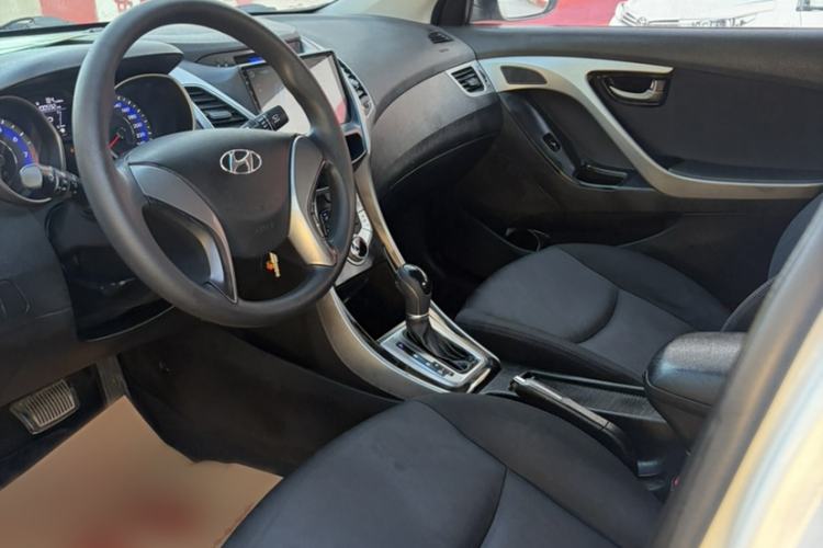 Used Hyundai Elantra (5th Generation / Langdong) 2015 1.6L Automatic Fashion Model Interior 2