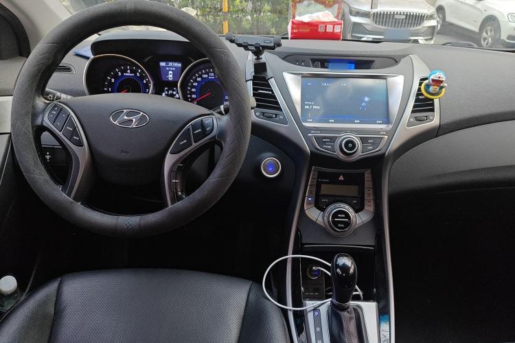 Used Hyundai Elantra (5th Generation / Langdong) 2015 1.6L Automatic Luxury Model Interior 2