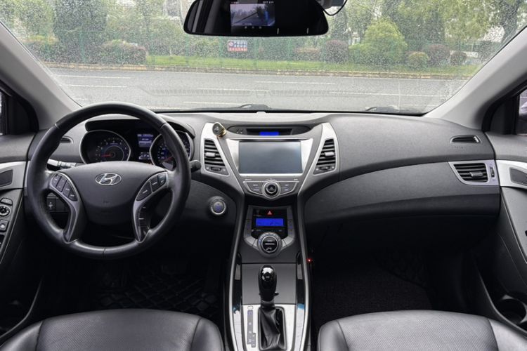 Used Hyundai Elantra (5th Generation / Langdong) 2015 1.6L Automatic Luxury Model Interior 2