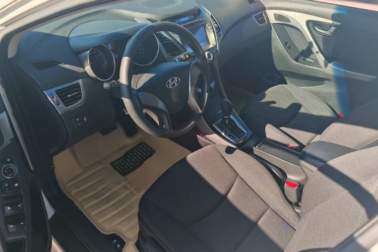 Used Hyundai Elantra (5th Generation / Langdong) 2015 1.6L Automatic Leading Model Interior 2